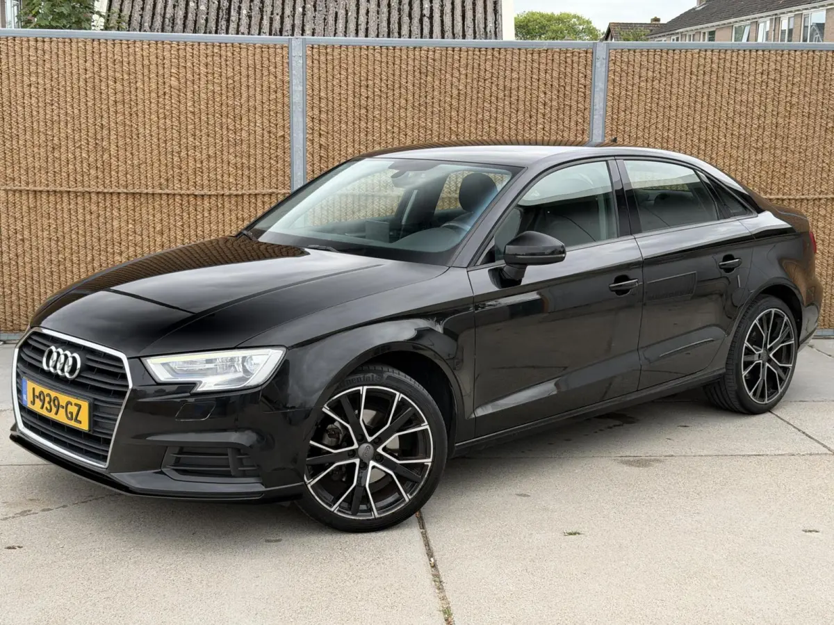 30 TFSI Pro Line Lederen bekleding | Stoelverwarming | 18 inch lichtmetalen velgen | Bi-xenon verlichting | Airconditioning | Cruise control | Navigatiesysteem | Parkeersensoren achter