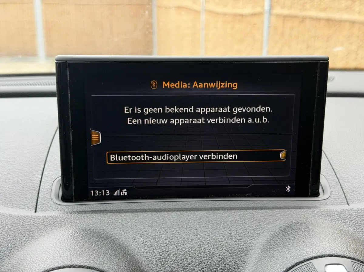 30 TFSI Pro Line Lederen bekleding | Stoelverwarming | 18 inch lichtmetalen velgen | Bi-xenon verlichting | Airconditioning | Cruise control | Navigatiesysteem | Parkeersensoren achter