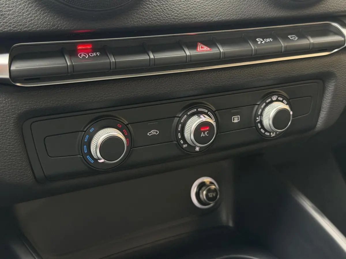 30 TFSI Pro Line Lederen bekleding | Stoelverwarming | 18 inch lichtmetalen velgen | Bi-xenon verlichting | Airconditioning | Cruise control | Navigatiesysteem | Parkeersensoren achter