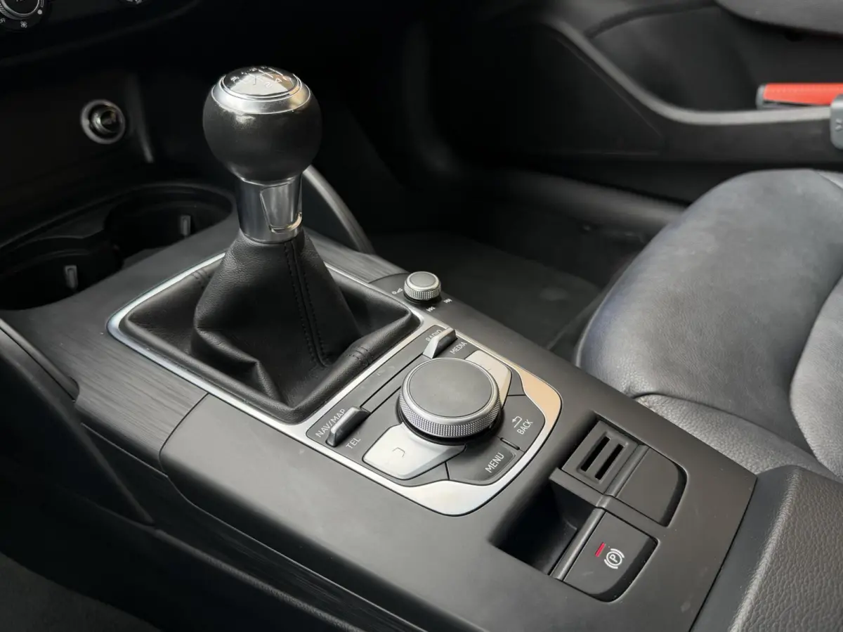 30 TFSI Pro Line Lederen bekleding | Stoelverwarming | 18 inch lichtmetalen velgen | Bi-xenon verlichting | Airconditioning | Cruise control | Navigatiesysteem | Parkeersensoren achter