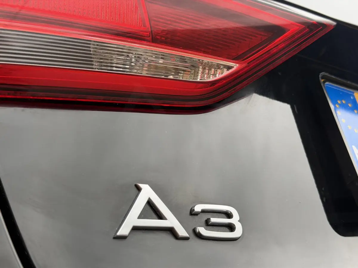 30 TFSI Pro Line Lederen bekleding | Stoelverwarming | 18 inch lichtmetalen velgen | Bi-xenon verlichting | Airconditioning | Cruise control | Navigatiesysteem | Parkeersensoren achter