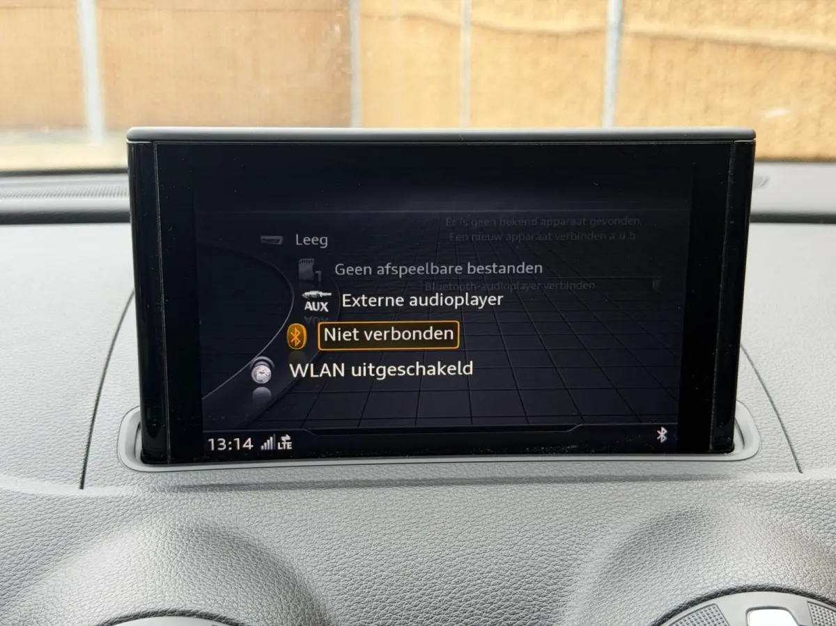 30 TFSI Pro Line Lederen bekleding | Stoelverwarming | 18 inch lichtmetalen velgen | Bi-xenon verlichting | Airconditioning | Cruise control | Navigatiesysteem | Parkeersensoren achter