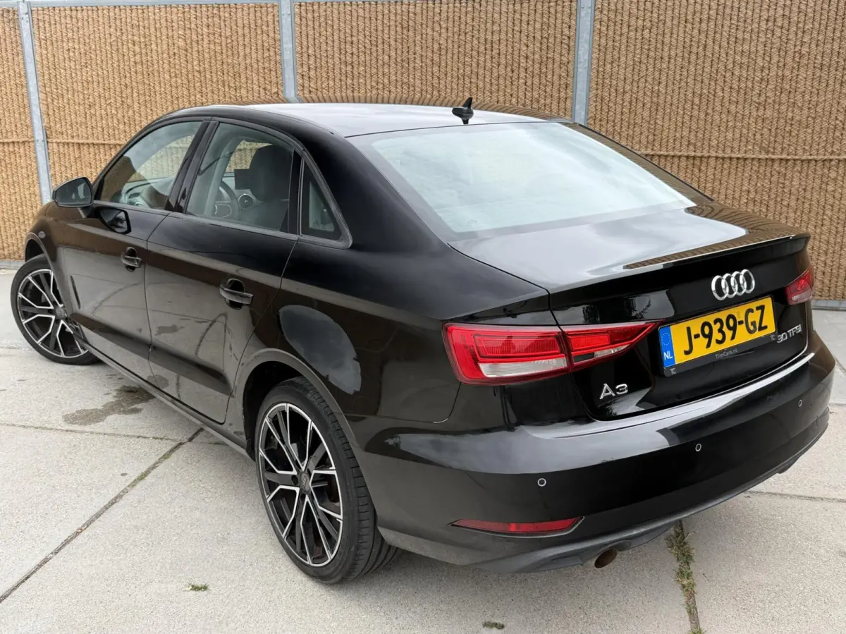 30 TFSI Pro Line Lederen bekleding | Stoelverwarming | 18 inch lichtmetalen velgen | Bi-xenon verlichting | Airconditioning | Cruise control | Navigatiesysteem | Parkeersensoren achter