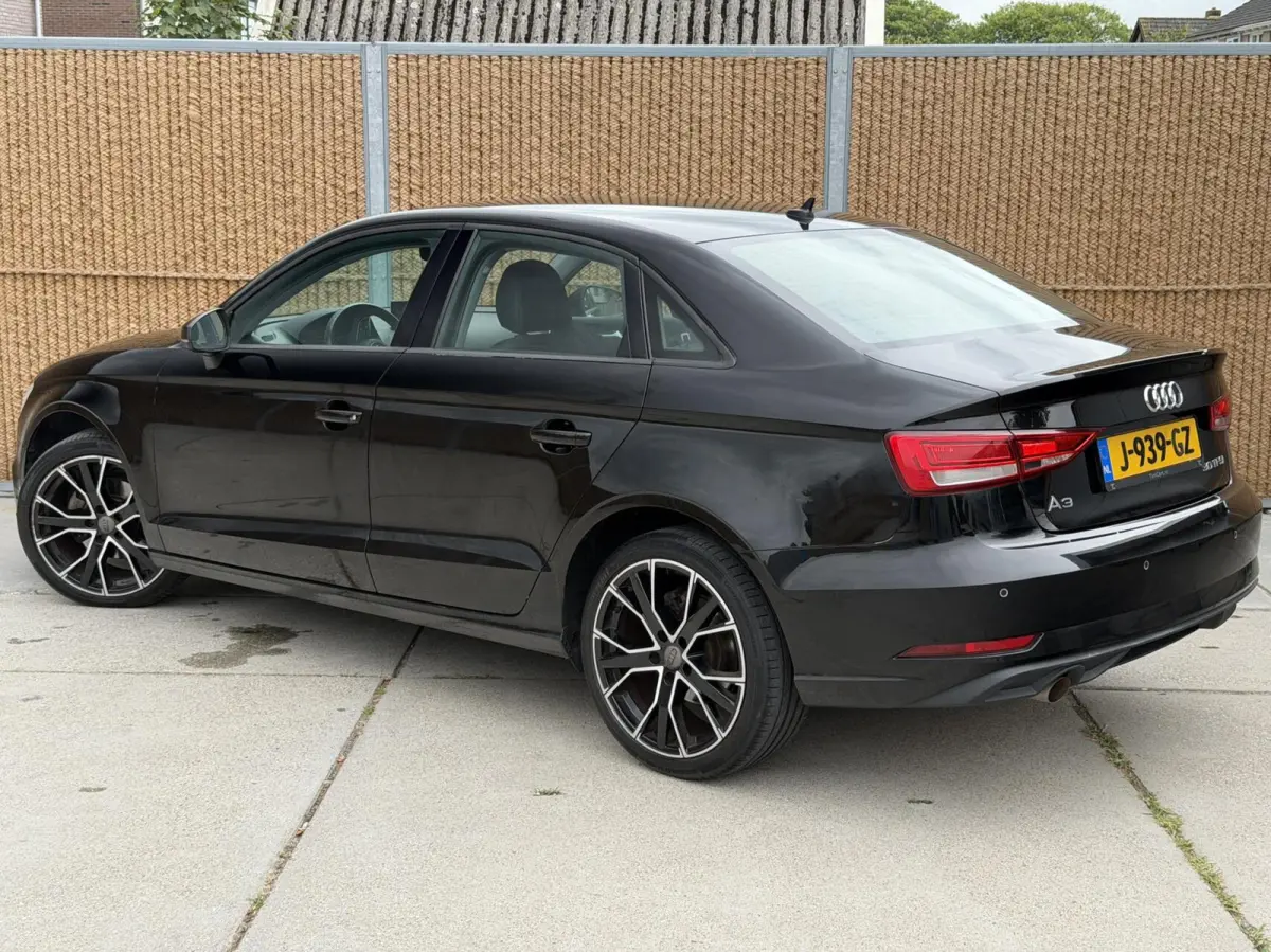 30 TFSI Pro Line Lederen bekleding | Stoelverwarming | 18 inch lichtmetalen velgen | Bi-xenon verlichting | Airconditioning | Cruise control | Navigatiesysteem | Parkeersensoren achter