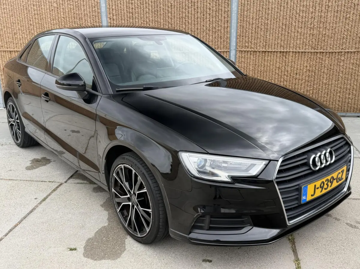 30 TFSI Pro Line Lederen bekleding | Stoelverwarming | 18 inch lichtmetalen velgen | Bi-xenon verlichting | Airconditioning | Cruise control | Navigatiesysteem | Parkeersensoren achter