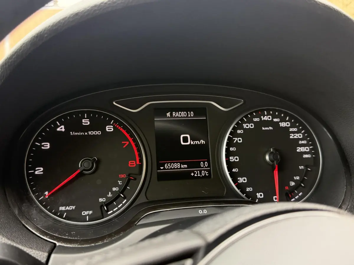 30 TFSI Pro Line Lederen bekleding | Stoelverwarming | 18 inch lichtmetalen velgen | Bi-xenon verlichting | Airconditioning | Cruise control | Navigatiesysteem | Parkeersensoren achter