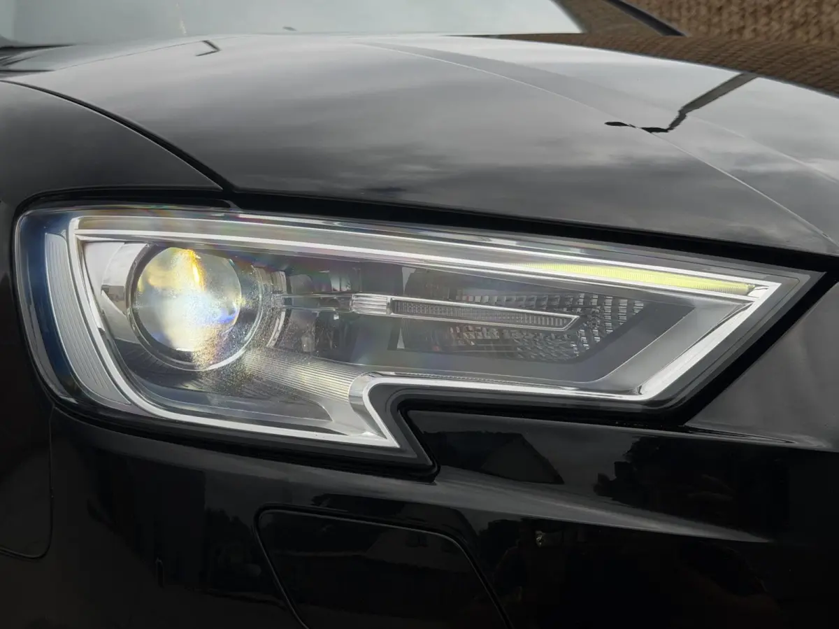 30 TFSI Pro Line Lederen bekleding | Stoelverwarming | 18 inch lichtmetalen velgen | Bi-xenon verlichting | Airconditioning | Cruise control | Navigatiesysteem | Parkeersensoren achter