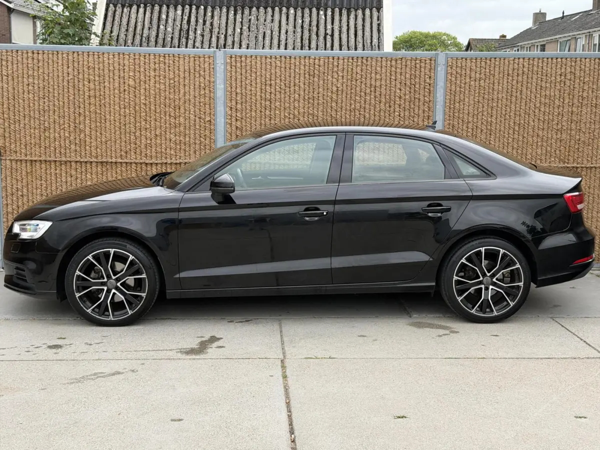 30 TFSI Pro Line Lederen bekleding | Stoelverwarming | 18 inch lichtmetalen velgen | Bi-xenon verlichting | Airconditioning | Cruise control | Navigatiesysteem | Parkeersensoren achter