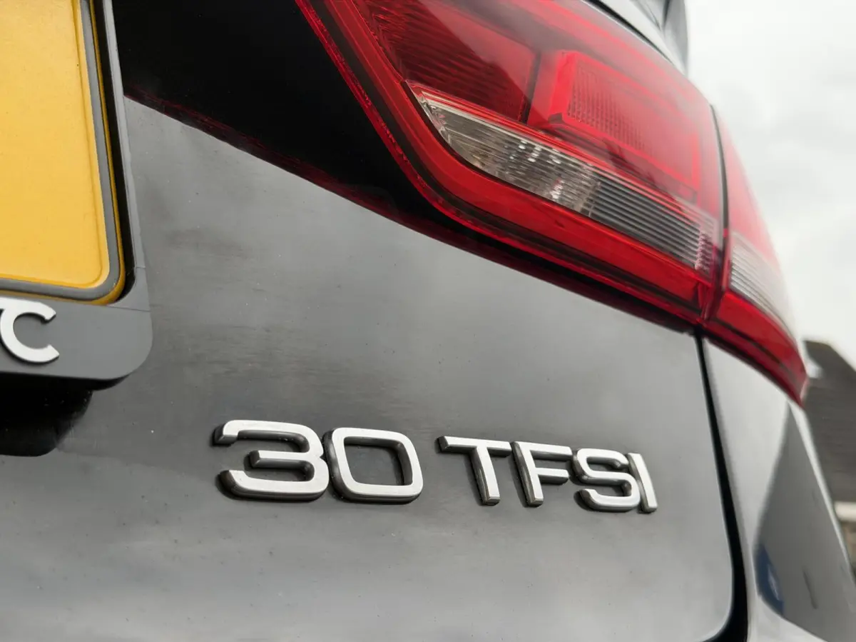 30 TFSI Pro Line Lederen bekleding | Stoelverwarming | 18 inch lichtmetalen velgen | Bi-xenon verlichting | Airconditioning | Cruise control | Navigatiesysteem | Parkeersensoren achter
