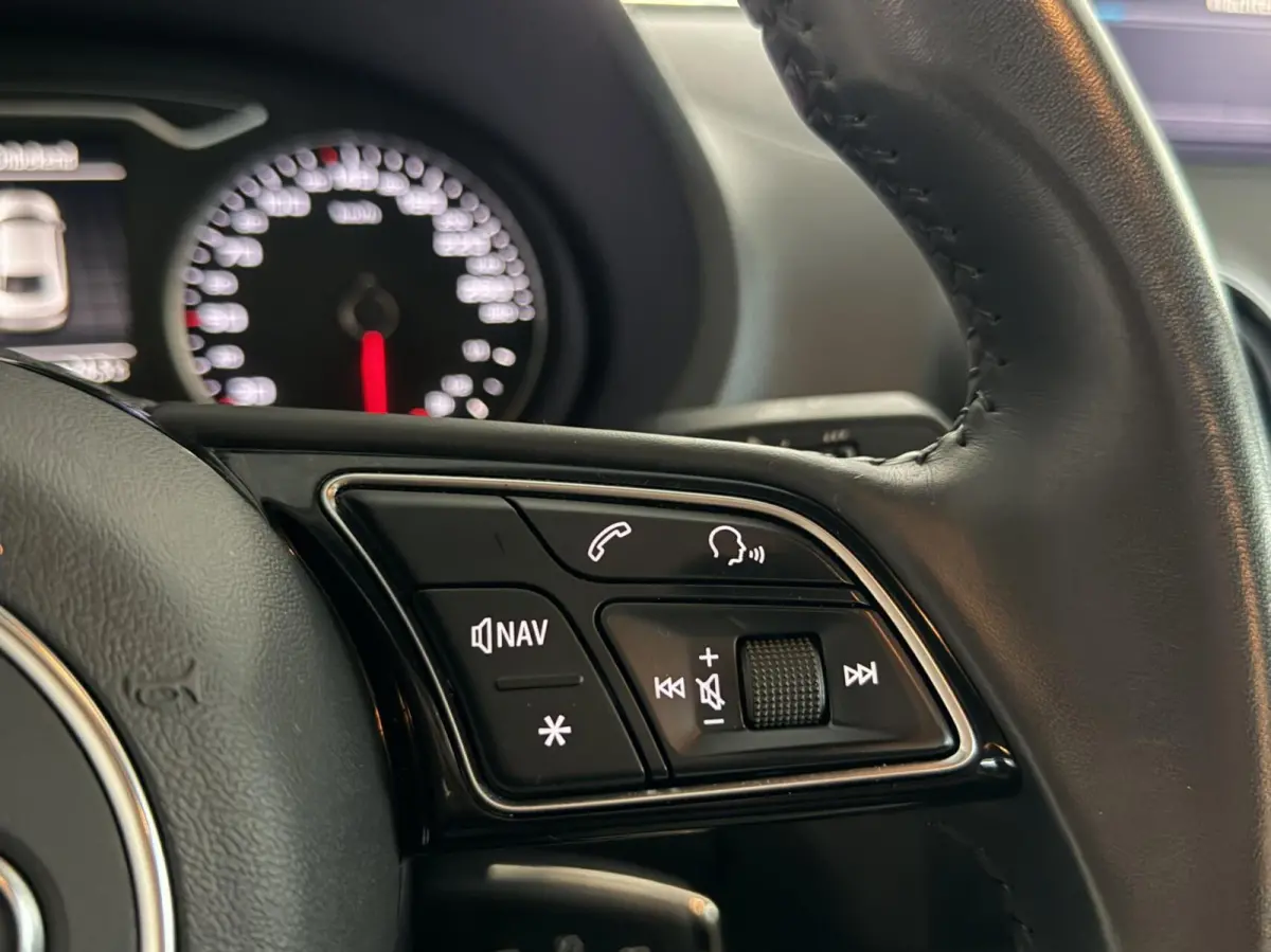 30 TFSI Pro Line Lederen bekleding | Stoelverwarming | 18 inch lichtmetalen velgen | Bi-xenon verlichting | Airconditioning | Cruise control | Navigatiesysteem | Parkeersensoren achter