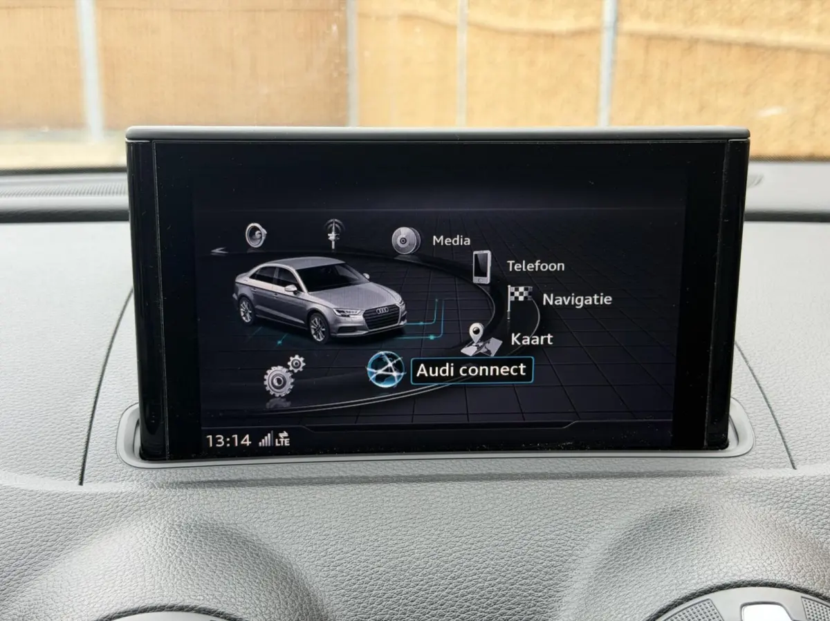 30 TFSI Pro Line Lederen bekleding | Stoelverwarming | 18 inch lichtmetalen velgen | Bi-xenon verlichting | Airconditioning | Cruise control | Navigatiesysteem | Parkeersensoren achter