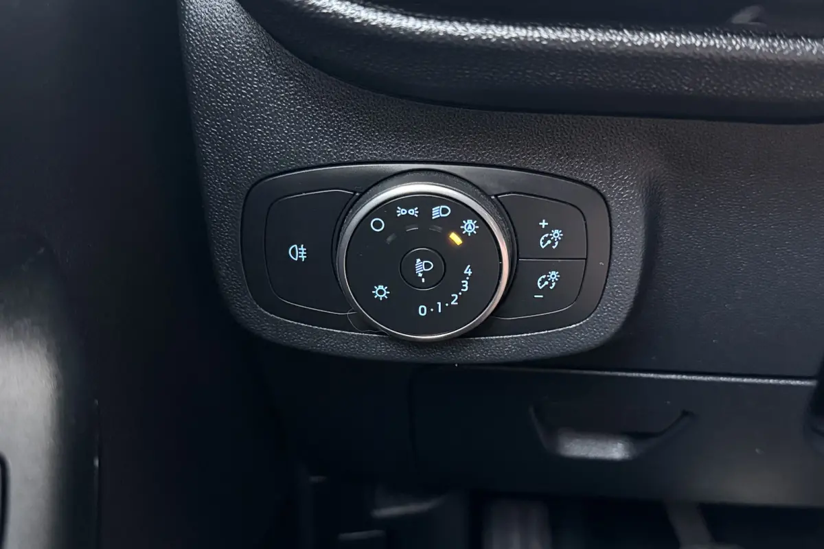 1.0 94 PK Connected Carplay Cruise DAB Bluetooth