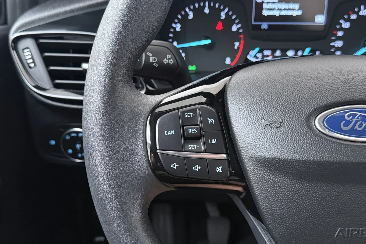 1.0 94 PK Connected Carplay Cruise DAB Bluetooth