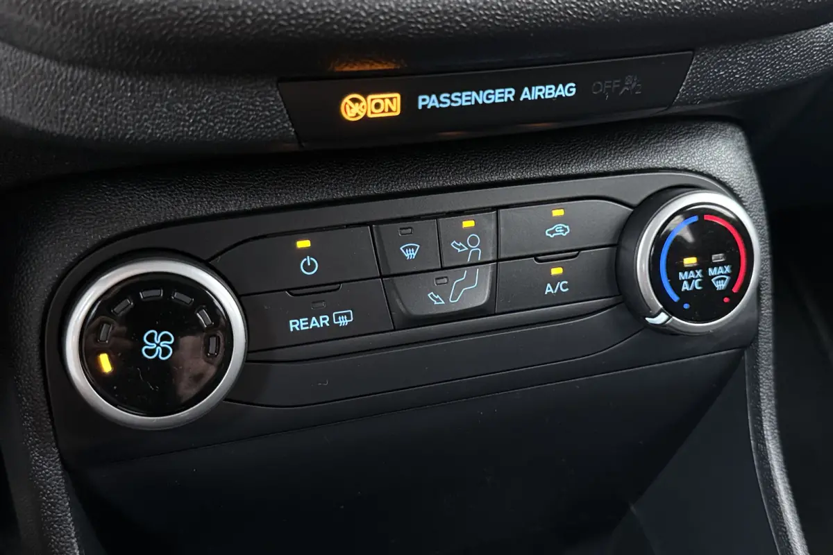 1.0 94 PK Connected Carplay Cruise DAB Bluetooth