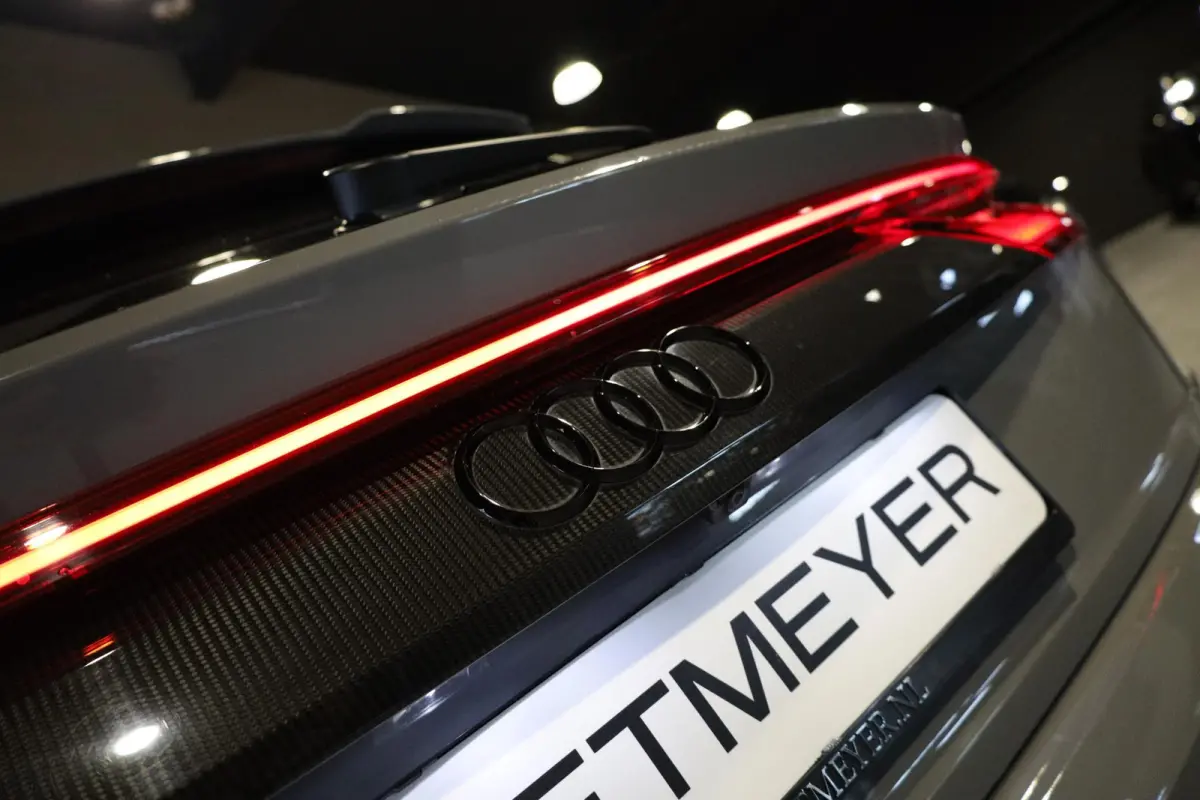 4.0 TFSI RS Q8 quattro |Pano |Keramisch |Carbon Intr/Extr. |B&O |HUD |Softclose |Stoelventilatie/Massage |360°