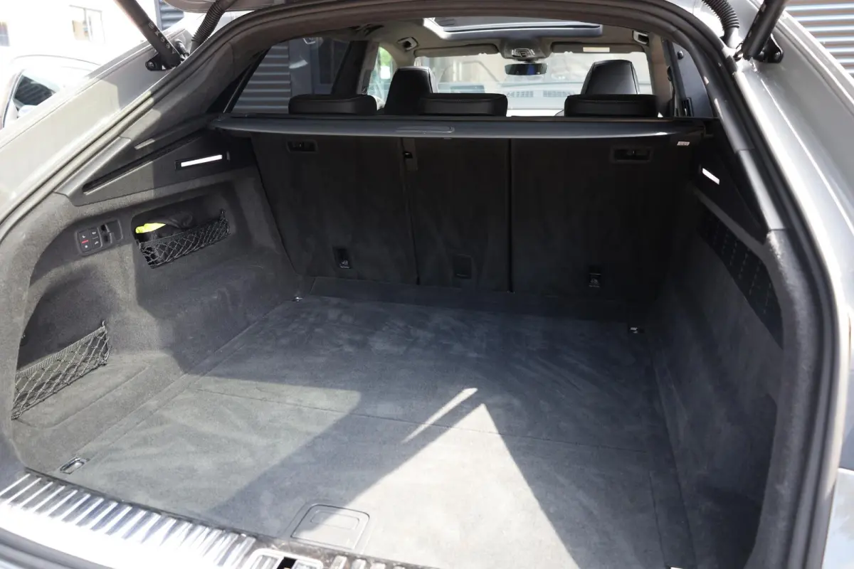 4.0 TFSI RS Q8 quattro |Pano |Keramisch |Carbon Intr/Extr. |B&O |HUD |Softclose |Stoelventilatie/Massage |360°