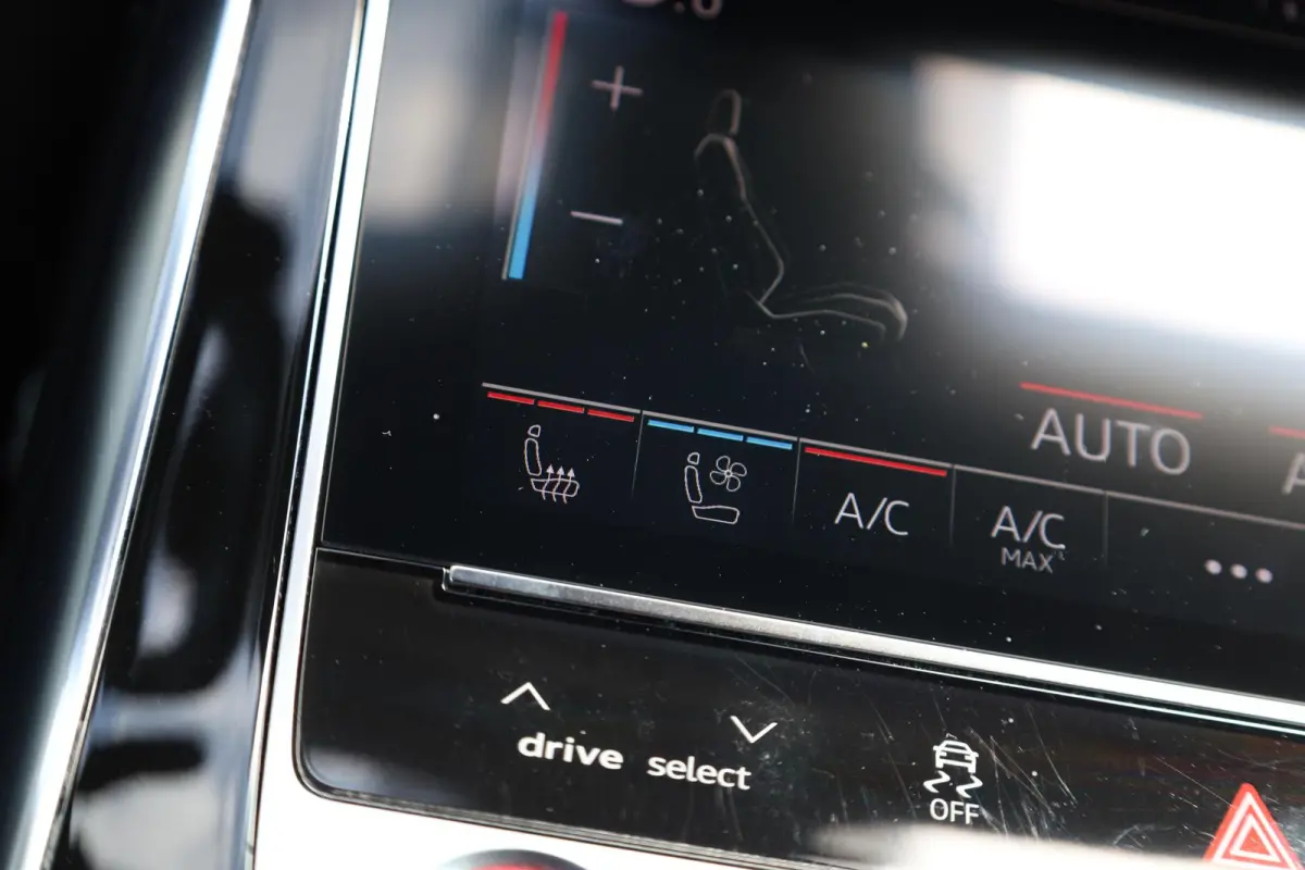 4.0 TFSI RS Q8 quattro |Pano |Keramisch |Carbon Intr/Extr. |B&O |HUD |Softclose |Stoelventilatie/Massage |360°