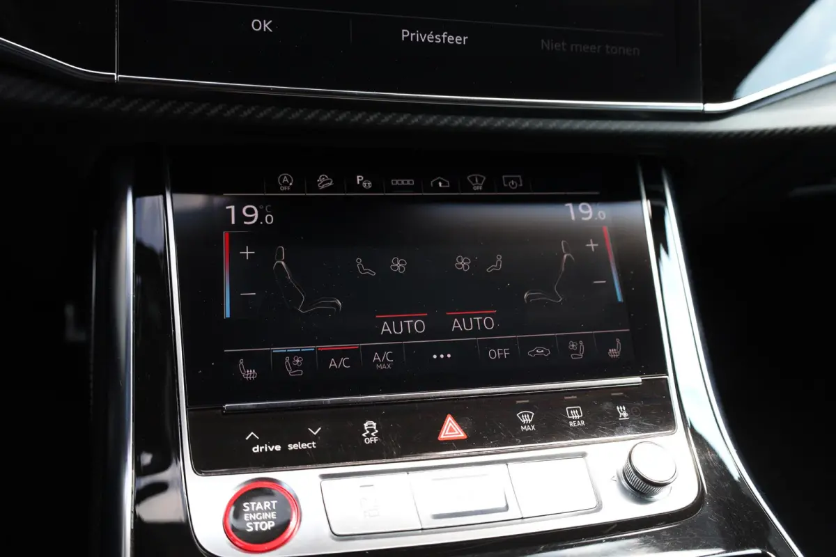 4.0 TFSI RS Q8 quattro |Pano |Keramisch |Carbon Intr/Extr. |B&O |HUD |Softclose |Stoelventilatie/Massage |360°