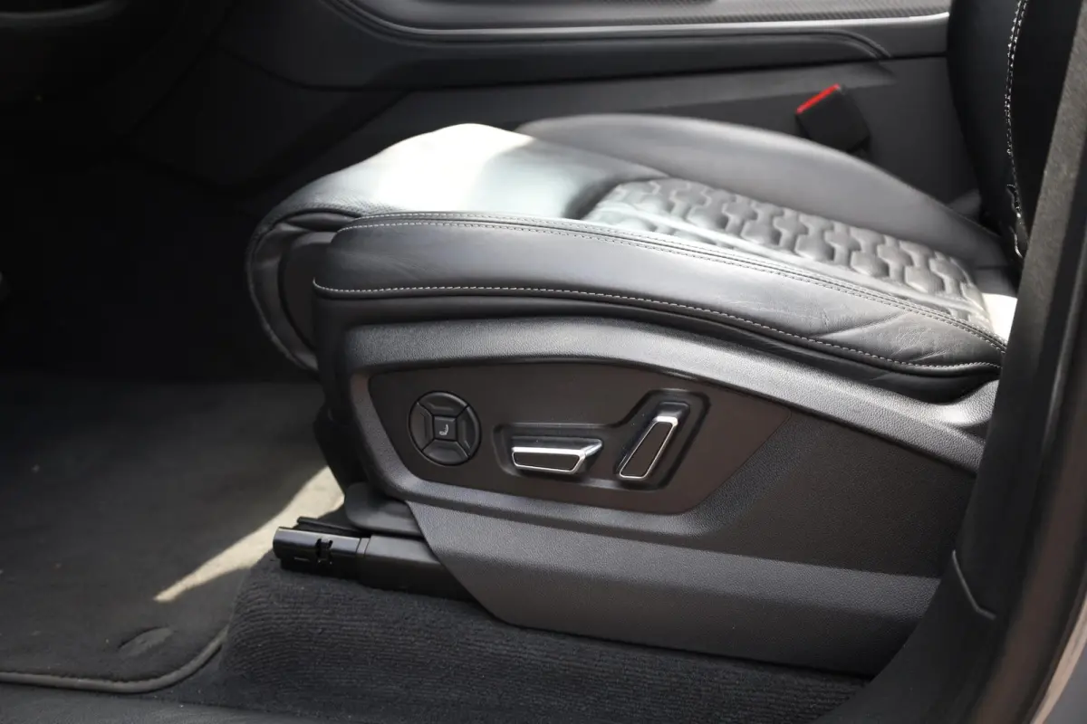 4.0 TFSI RS Q8 quattro |Pano |Keramisch |Carbon Intr/Extr. |B&O |HUD |Softclose |Stoelventilatie/Massage |360°
