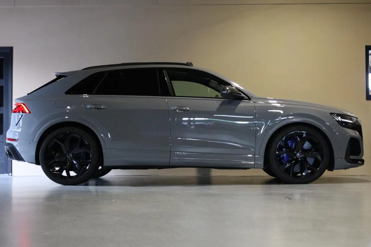 4.0 TFSI RS Q8 quattro |Pano |Keramisch |Carbon Intr/Extr. |B&O |HUD |Softclose |Stoelventilatie/Massage |360°