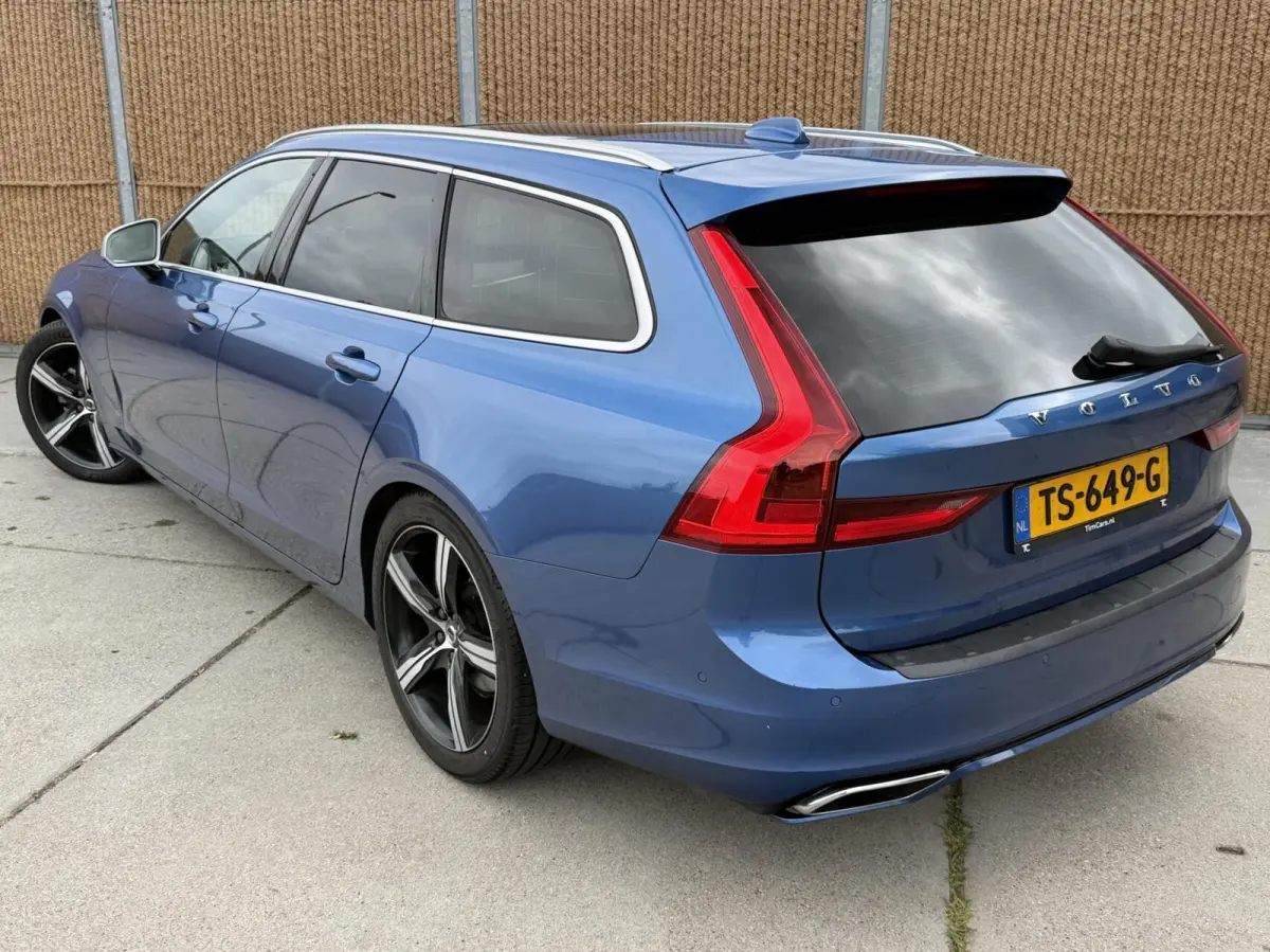 2.0 D3 R-design Automaat | Bowers & Wilkins | Panoramadak | Lederen bekleding | LED verlichting | Elektrisch- verstelbare stoelen, achterklep & trekhaak | Stoelverwarming | Apple CarPlay/And