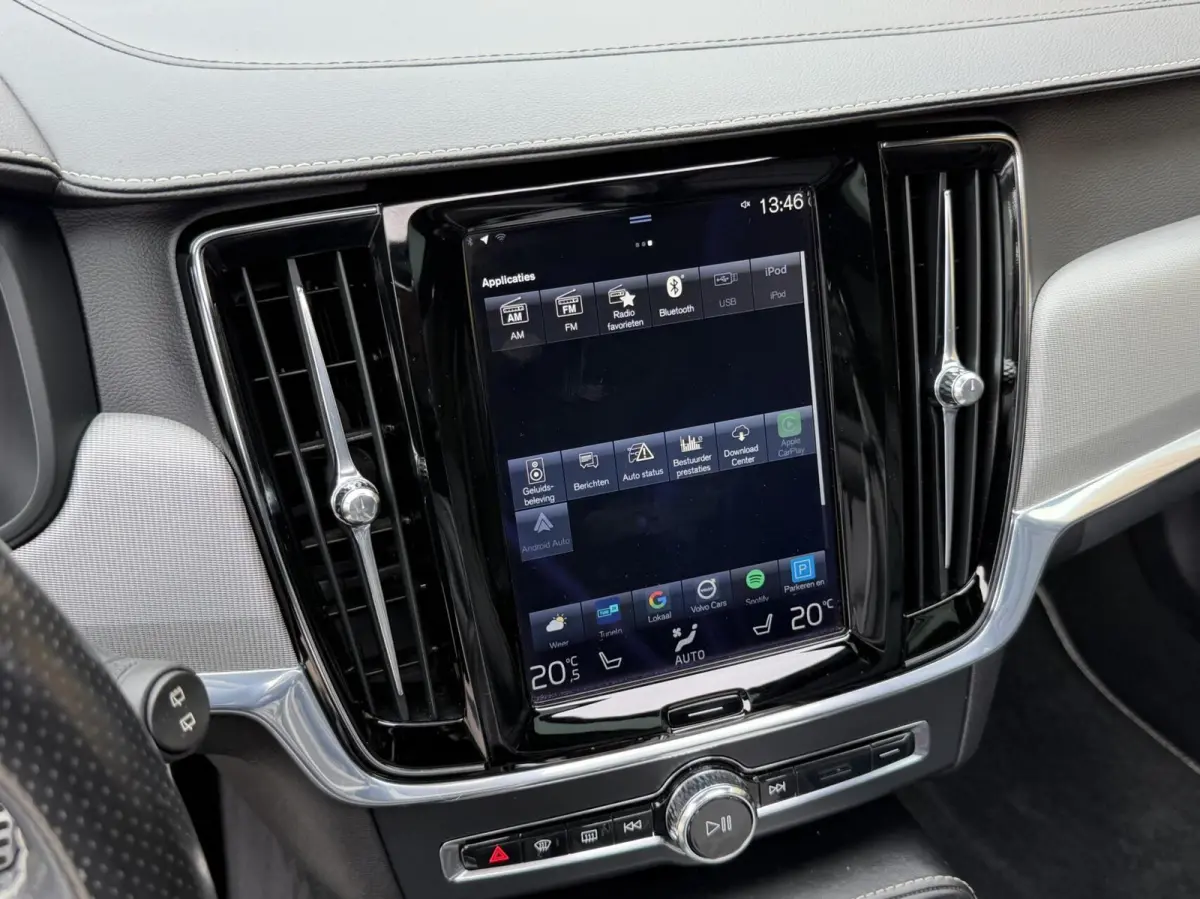 2.0 D3 R-design Automaat | Bowers & Wilkins | Panoramadak | Lederen bekleding | LED verlichting | Elektrisch- verstelbare stoelen, achterklep & trekhaak | Stoelverwarming | Apple CarPlay/And