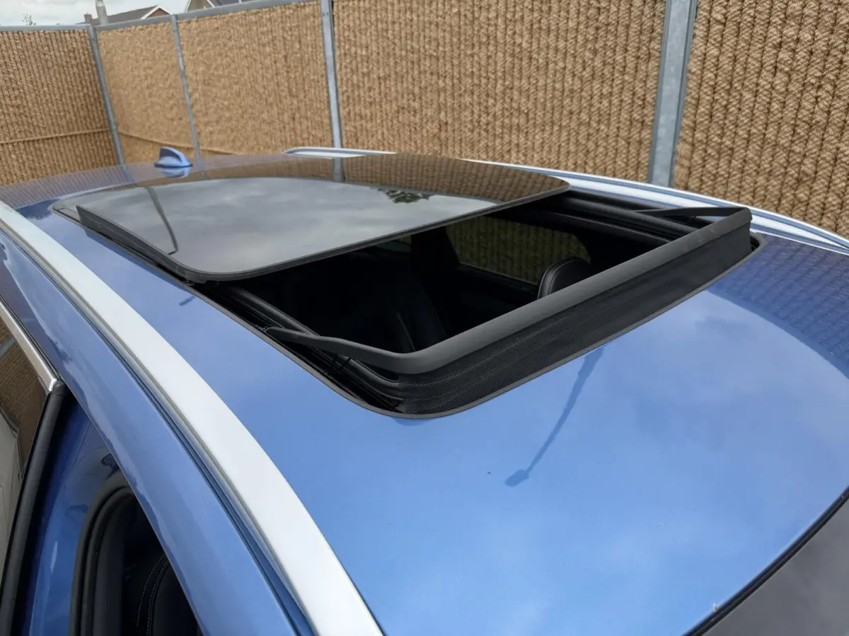2.0 D3 R-design Automaat | Bowers & Wilkins | Panoramadak | Lederen bekleding | LED verlichting | Elektrisch- verstelbare stoelen, achterklep & trekhaak | Stoelverwarming | Apple CarPlay/And