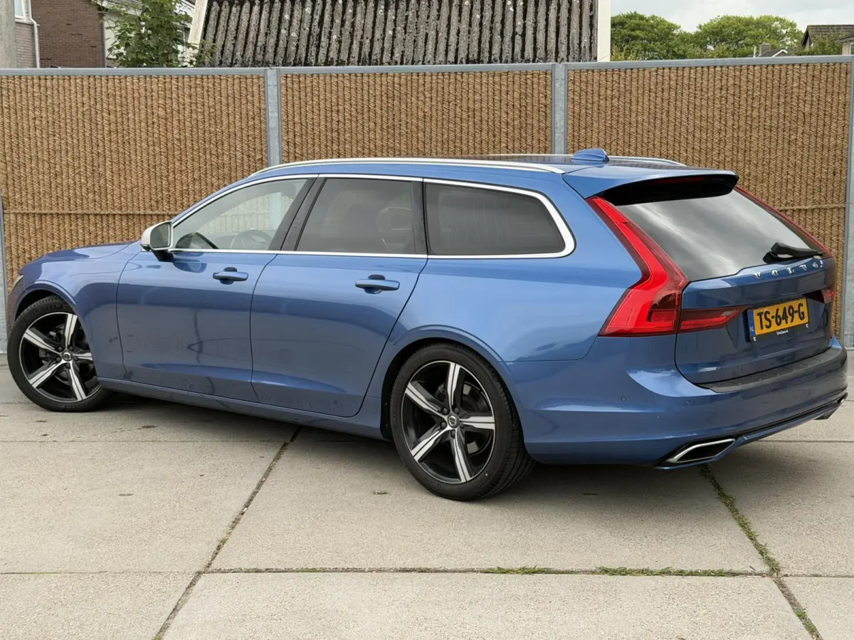 2.0 D3 R-design Automaat | Bowers & Wilkins | Panoramadak | Lederen bekleding | LED verlichting | Elektrisch- verstelbare stoelen, achterklep & trekhaak | Stoelverwarming | Apple CarPlay/And