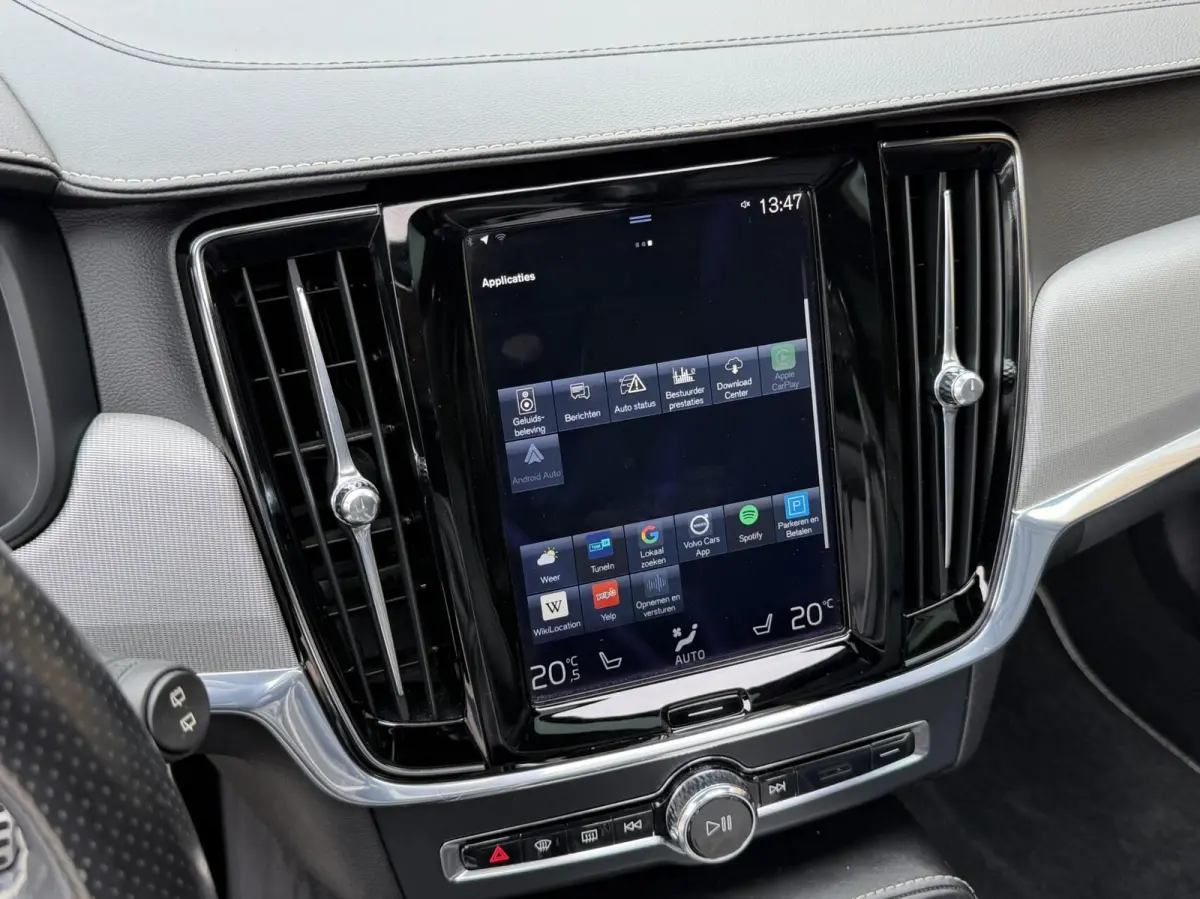 2.0 D3 R-design Automaat | Bowers & Wilkins | Panoramadak | Lederen bekleding | LED verlichting | Elektrisch- verstelbare stoelen, achterklep & trekhaak | Stoelverwarming | Apple CarPlay/And