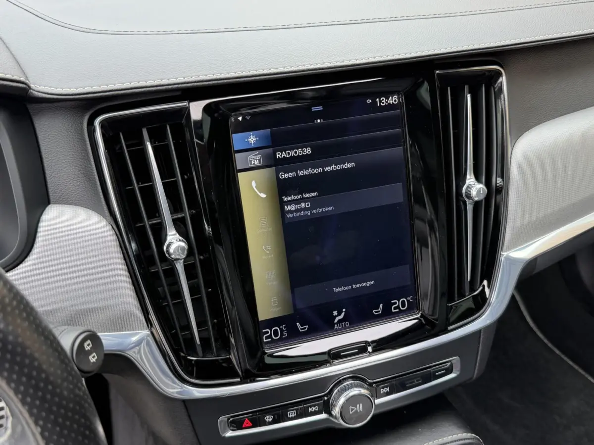 2.0 D3 R-design Automaat | Bowers & Wilkins | Panoramadak | Lederen bekleding | LED verlichting | Elektrisch- verstelbare stoelen, achterklep & trekhaak | Stoelverwarming | Apple CarPlay/And