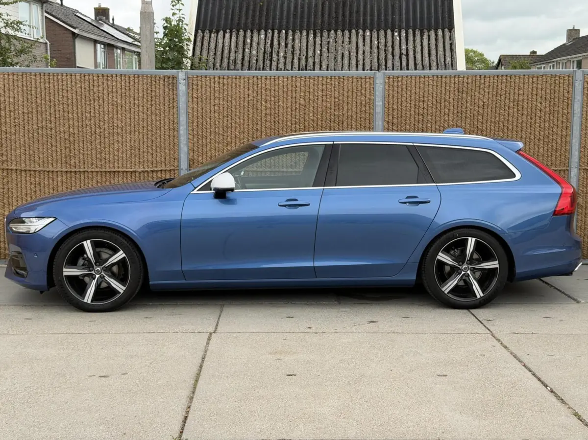 2.0 D3 R-design Automaat | Bowers & Wilkins | Panoramadak | Lederen bekleding | LED verlichting | Elektrisch- verstelbare stoelen, achterklep & trekhaak | Stoelverwarming | Apple CarPlay/And