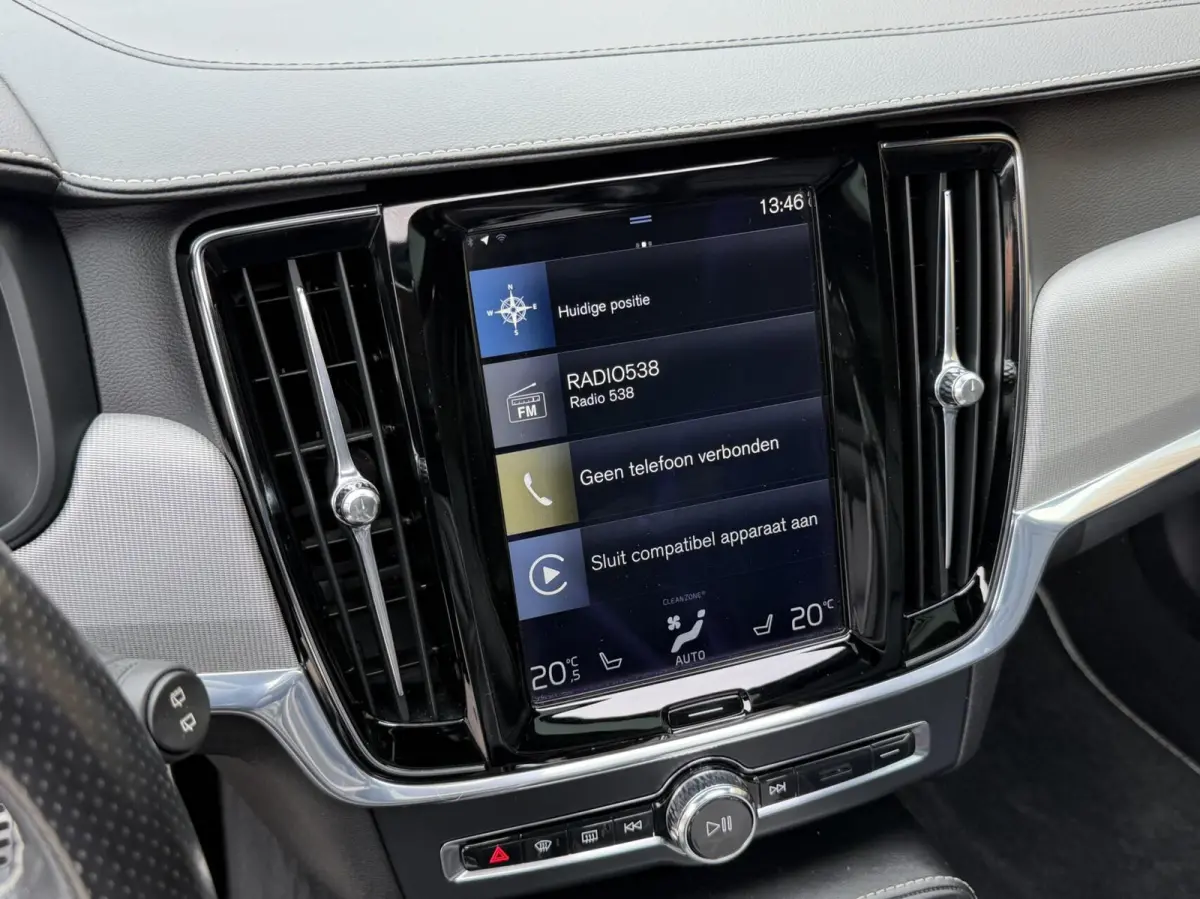 2.0 D3 R-design Automaat | Bowers & Wilkins | Panoramadak | Lederen bekleding | LED verlichting | Elektrisch- verstelbare stoelen, achterklep & trekhaak | Stoelverwarming | Apple CarPlay/And