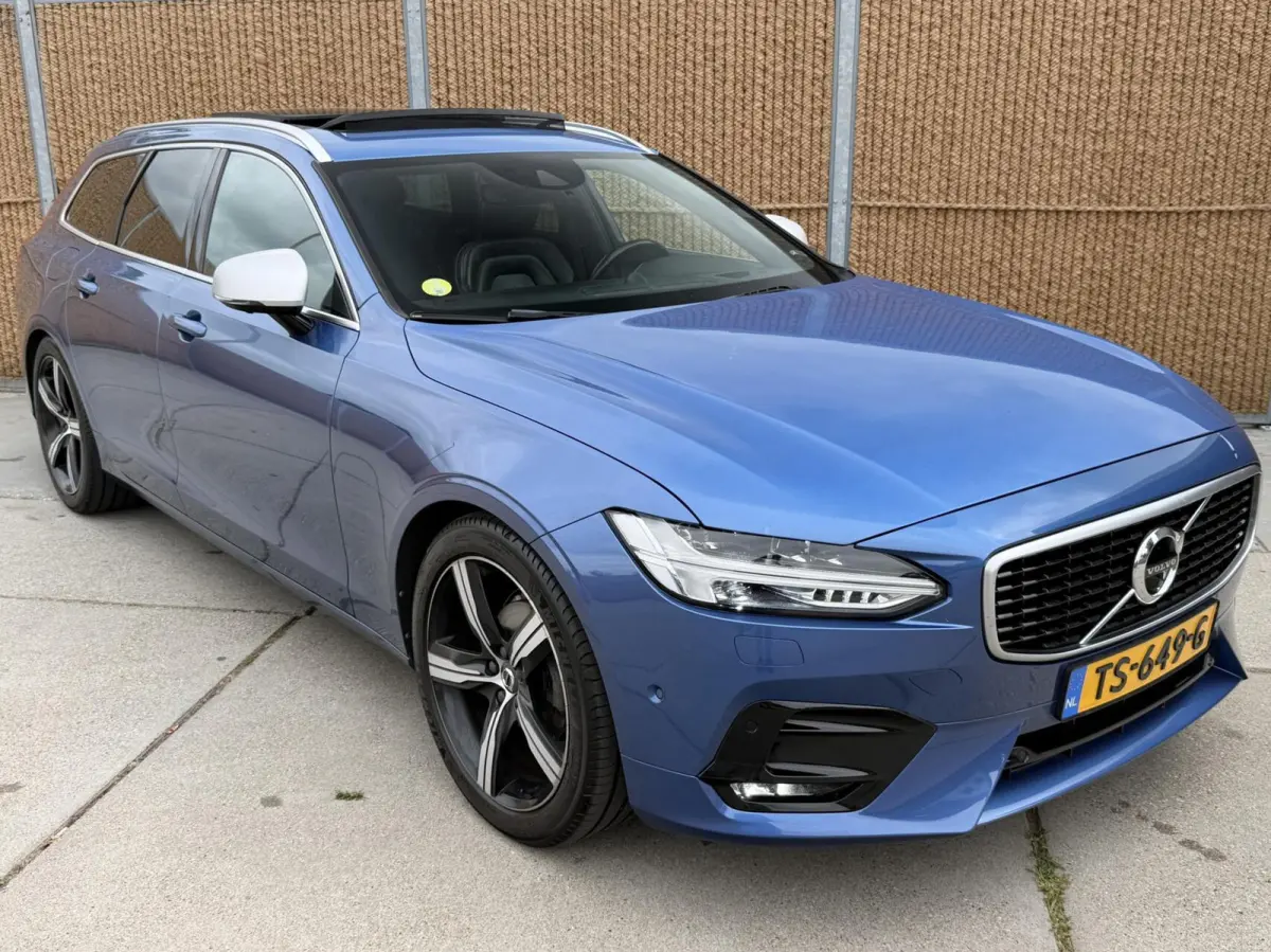 2.0 D3 R-design Automaat | Bowers & Wilkins | Panoramadak | Lederen bekleding | LED verlichting | Elektrisch- verstelbare stoelen, achterklep & trekhaak | Stoelverwarming | Apple CarPlay/And