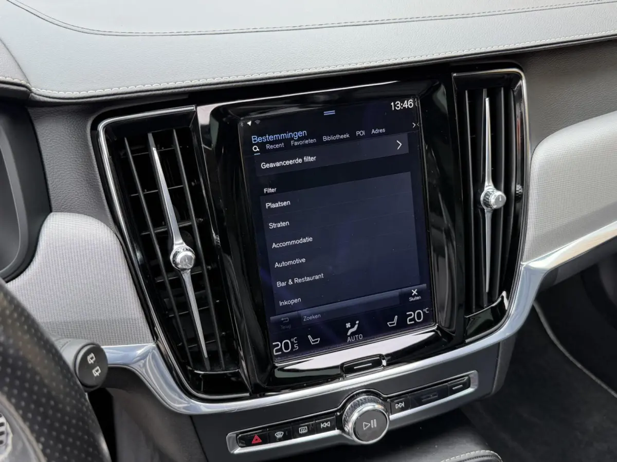 2.0 D3 R-design Automaat | Bowers & Wilkins | Panoramadak | Lederen bekleding | LED verlichting | Elektrisch- verstelbare stoelen, achterklep & trekhaak | Stoelverwarming | Apple CarPlay/And