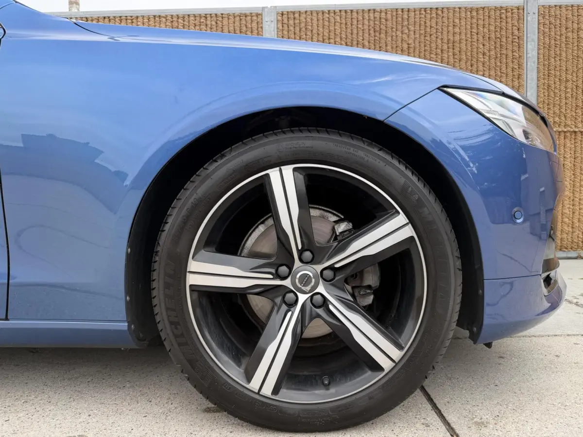 2.0 D3 R-design Automaat | Bowers & Wilkins | Panoramadak | Lederen bekleding | LED verlichting | Elektrisch- verstelbare stoelen, achterklep & trekhaak | Stoelverwarming | Apple CarPlay/And