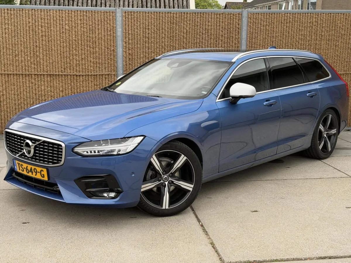 2.0 D3 R-design Automaat | Bowers & Wilkins | Panoramadak | Lederen bekleding | LED verlichting | Elektrisch- verstelbare stoelen, achterklep & trekhaak | Stoelverwarming | Apple CarPlay/And