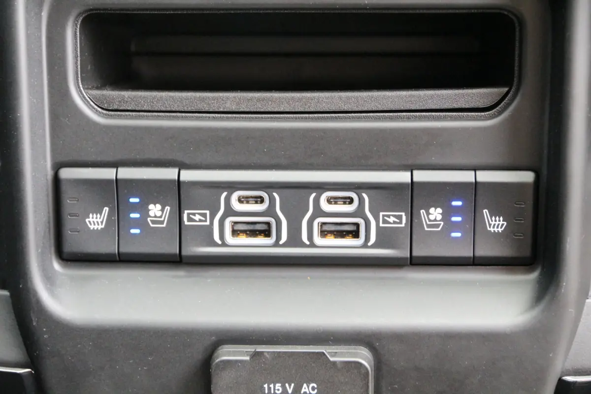 1500 5.7 HEMI V8 | Bijtellingsvriendelijk | Luchtvering | Panorama | Vol!!