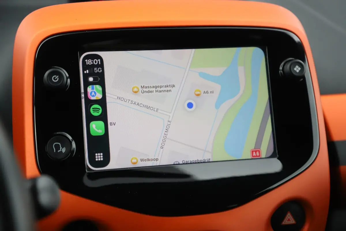 1.0 VTi Urban Ride Zwarte Velgen Carplay Achteruitrijcamera Navigatie Donkere Ramen Striping All season banden!