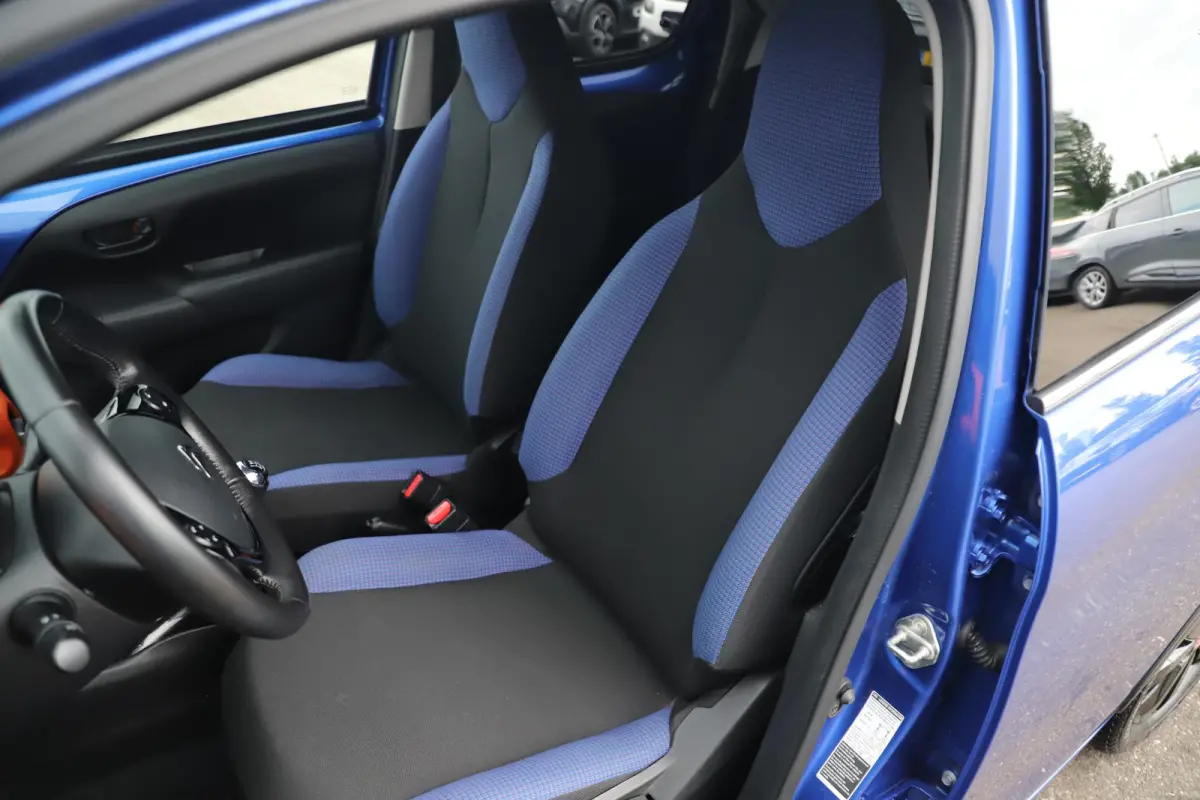 1.0 VTi Urban Ride Zwarte Velgen Carplay Achteruitrijcamera Navigatie Donkere Ramen Striping All season banden!