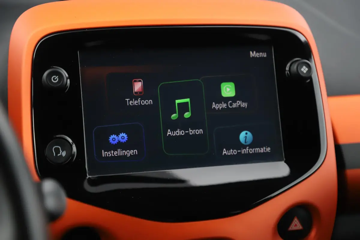 1.0 VTi Urban Ride Zwarte Velgen Carplay Achteruitrijcamera Navigatie Donkere Ramen Striping All season banden!