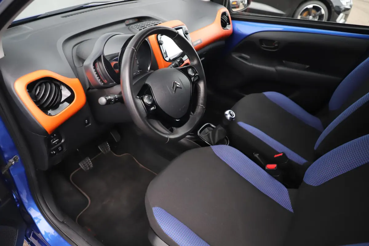 1.0 VTi Urban Ride Zwarte Velgen Carplay Achteruitrijcamera Navigatie Donkere Ramen Striping All season banden!