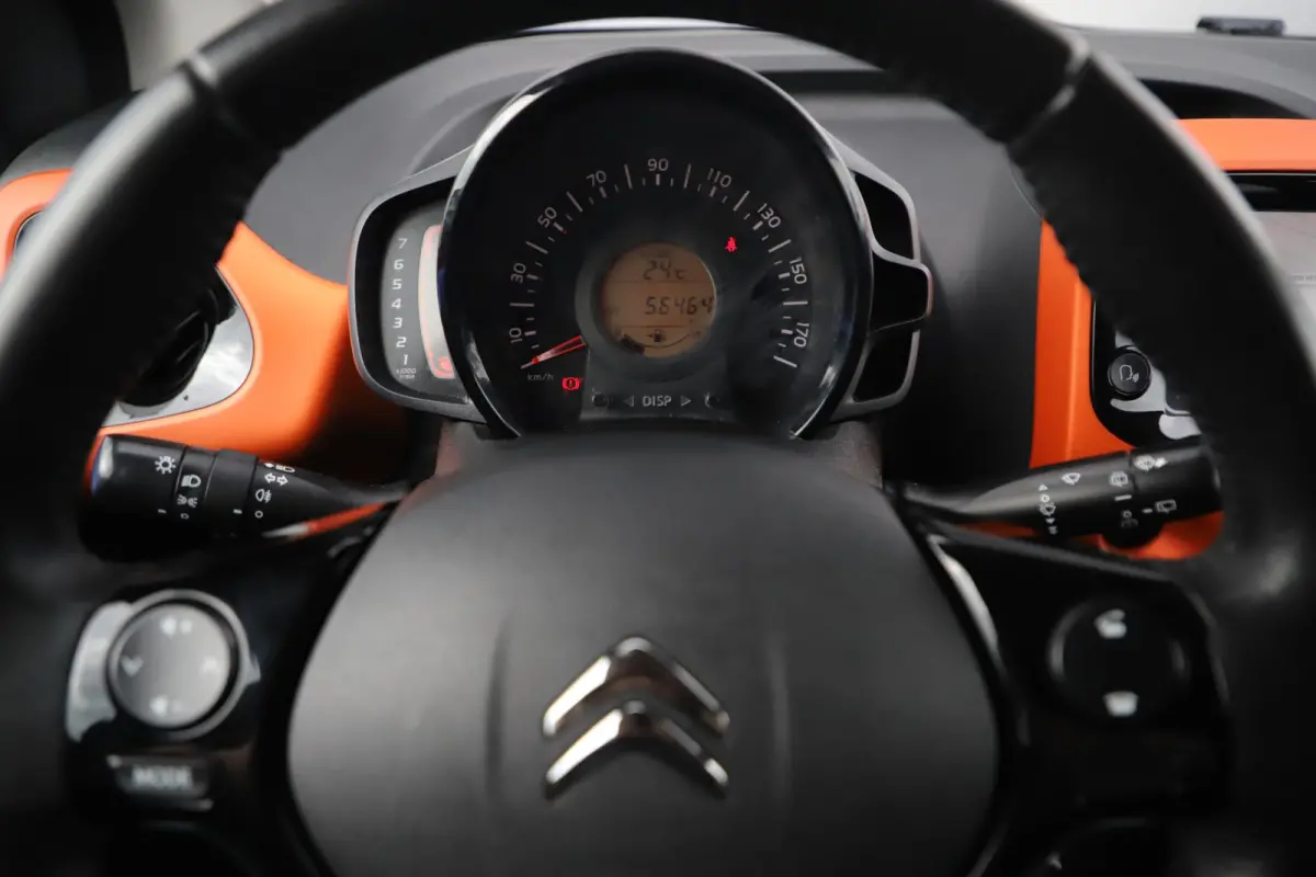 1.0 VTi Urban Ride Zwarte Velgen Carplay Achteruitrijcamera Navigatie Donkere Ramen Striping All season banden!