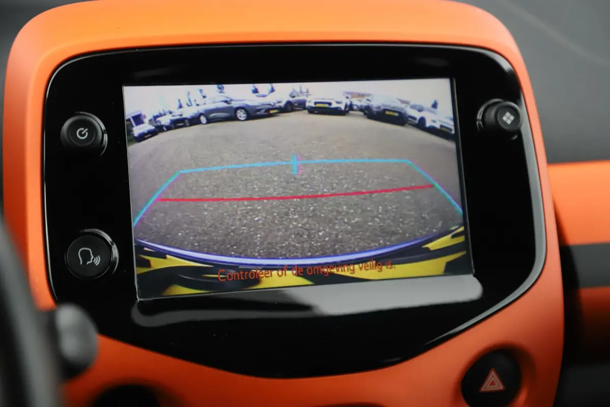 1.0 VTi Urban Ride Zwarte Velgen Carplay Achteruitrijcamera Navigatie Donkere Ramen Striping All season banden!