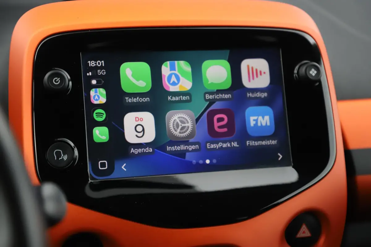 1.0 VTi Urban Ride Zwarte Velgen Carplay Achteruitrijcamera Navigatie Donkere Ramen Striping All season banden!