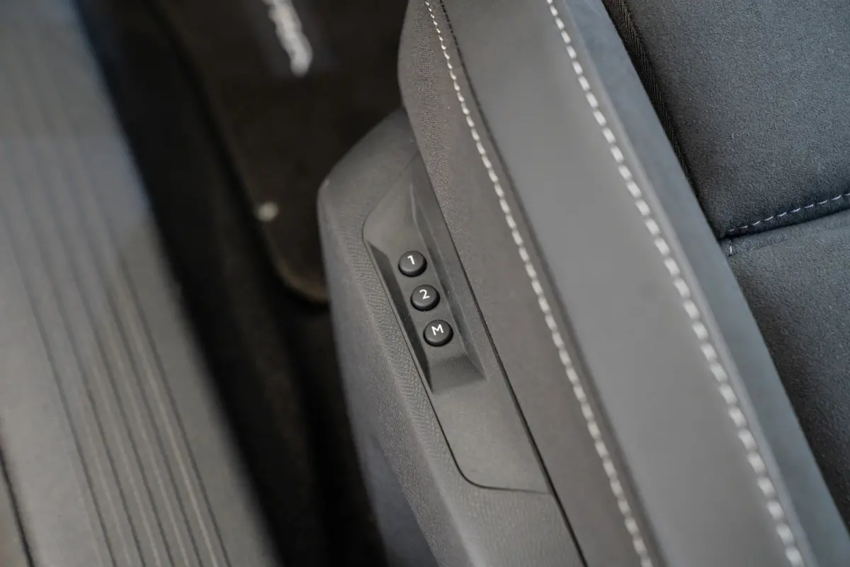 1.6 Turbo Plug In Hybrid Ultimate | Schuif-Kanteldak | Suede Bekleding | Camera | Navigatie | Head-Up | Verwarmde Stoelen | LED |