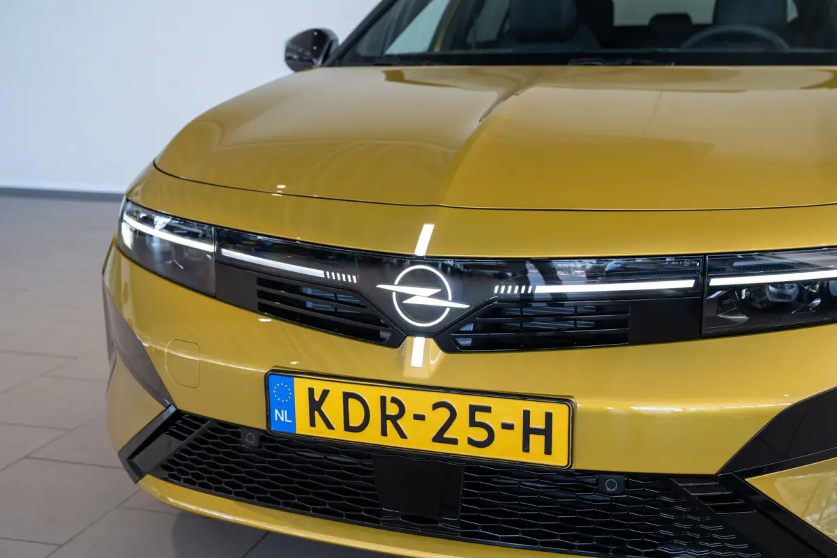 1.6 Turbo Plug In Hybrid Ultimate | Schuif-Kanteldak | Suede Bekleding | Camera | Navigatie | Head-Up | Verwarmde Stoelen | LED |