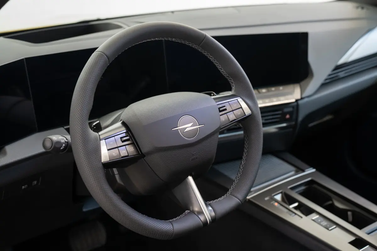 1.6 Turbo Plug In Hybrid Ultimate | Schuif-Kanteldak | Suede Bekleding | Camera | Navigatie | Head-Up | Verwarmde Stoelen | LED |