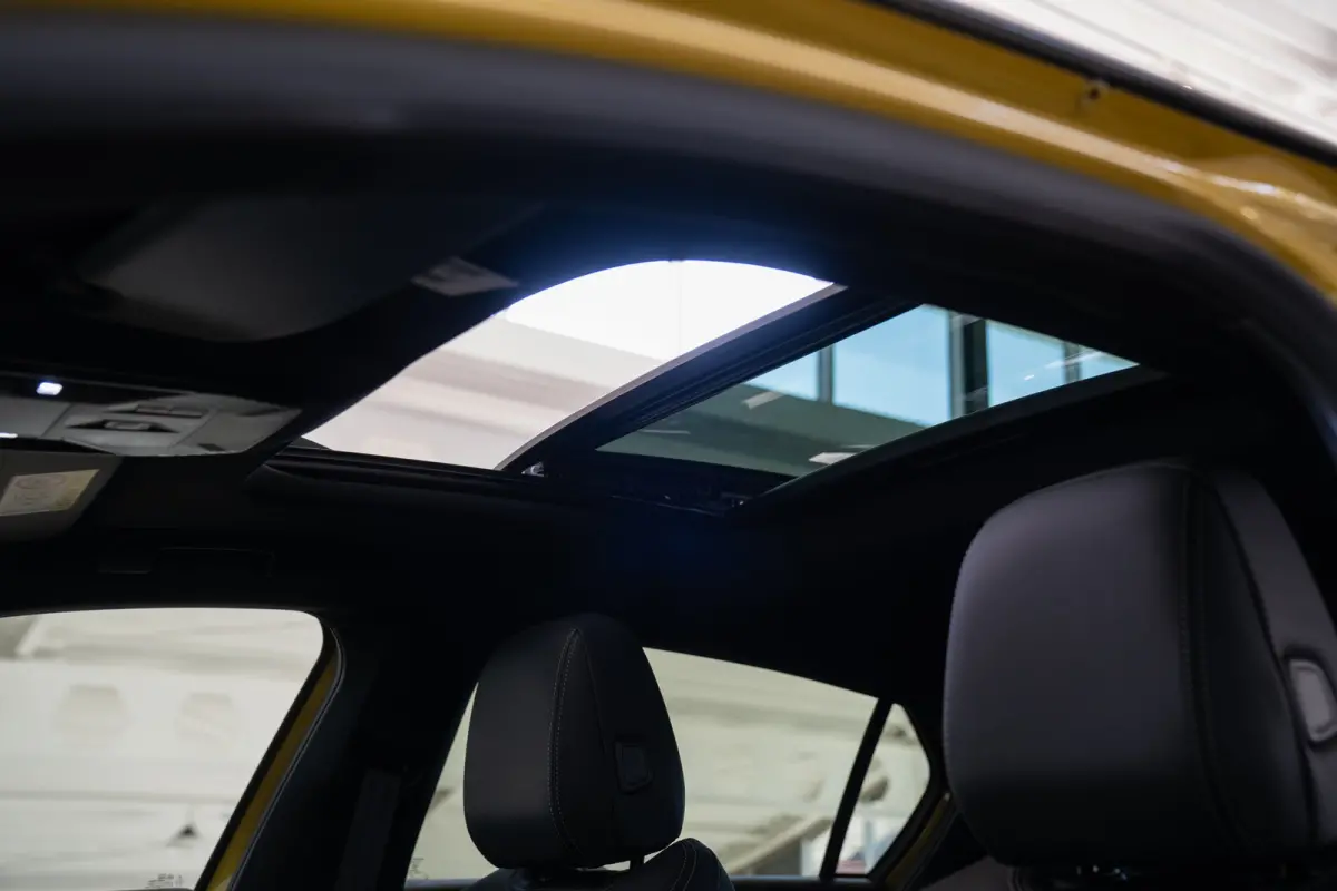 1.6 Turbo Plug In Hybrid Ultimate | Schuif-Kanteldak | Suede Bekleding | Camera | Navigatie | Head-Up | Verwarmde Stoelen | LED |
