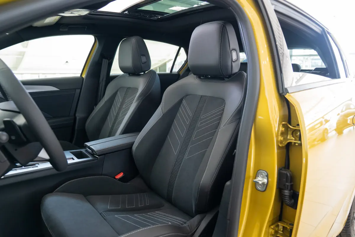 1.6 Turbo Plug In Hybrid Ultimate | Schuif-Kanteldak | Suede Bekleding | Camera | Navigatie | Head-Up | Verwarmde Stoelen | LED |