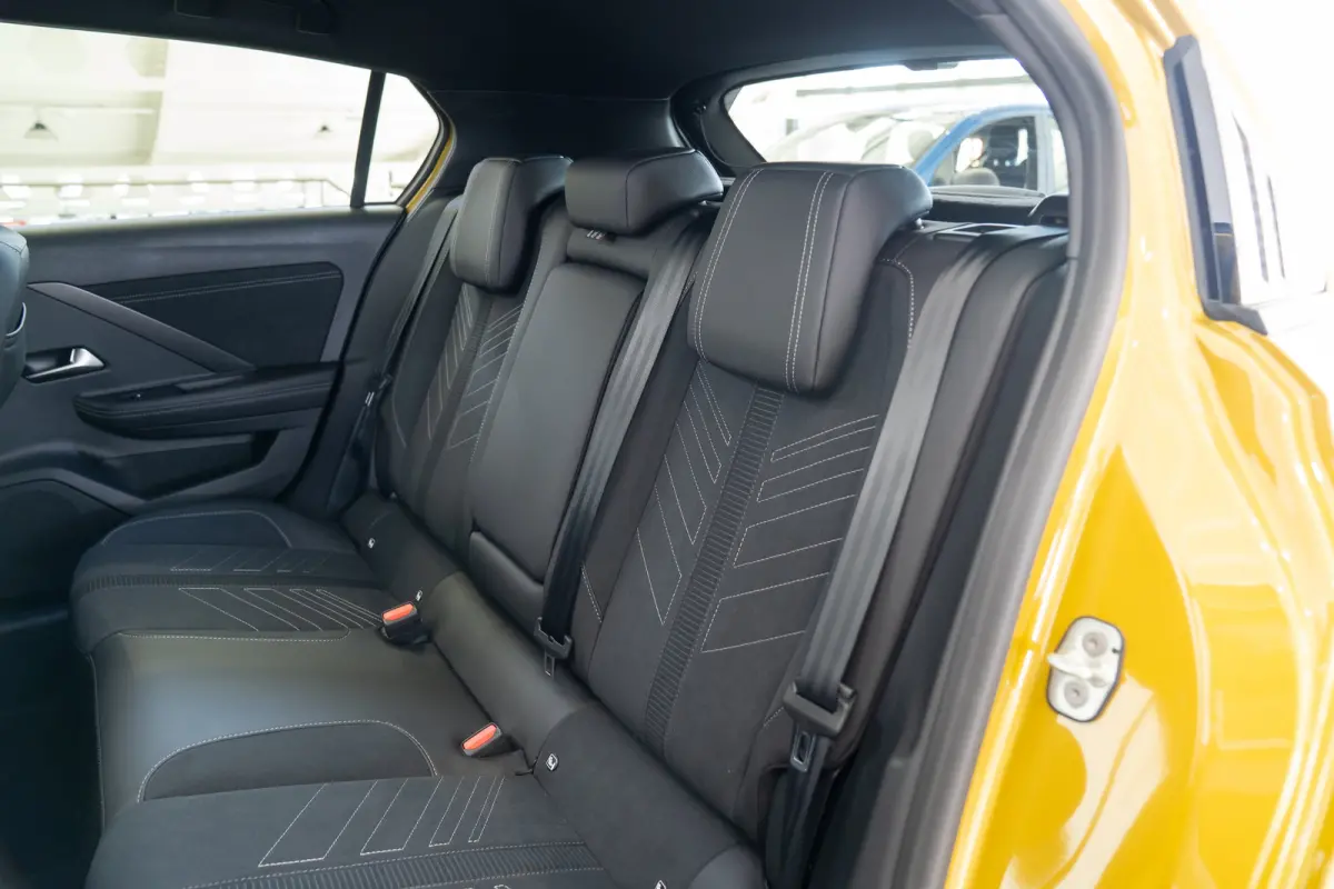 1.6 Turbo Plug In Hybrid Ultimate | Schuif-Kanteldak | Suede Bekleding | Camera | Navigatie | Head-Up | Verwarmde Stoelen | LED |
